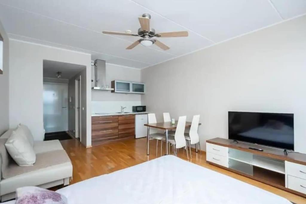Charming Flat Next To Old Town And Harbor Huoneisto