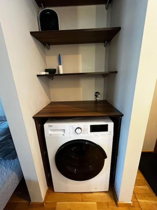 Huoneisto Charming Flat Next To Old Town And Harbor *